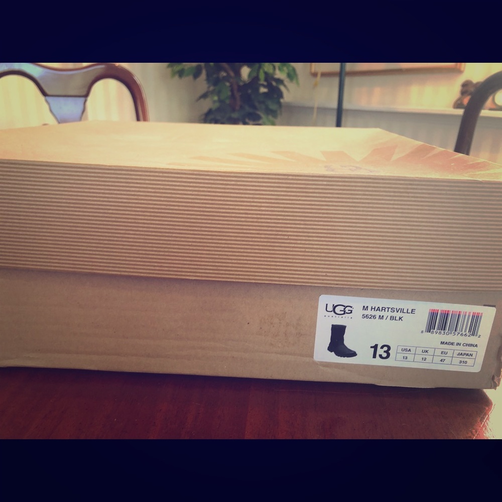 New Men’s Black Ugg shearling boot